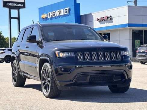 Used 2019 Jeep Grand Cherokee Altitude RWD image 2