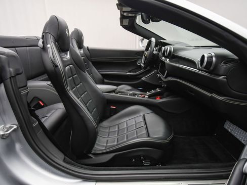 Used 2019 Ferrari Portofino image 55