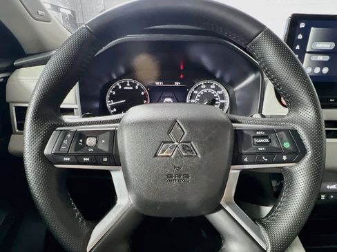 Used 2025 Mitsubishi Outlander SE FWD image 18