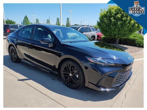 Used 2025 Toyota Camry SE FWD image 5