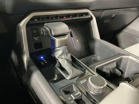 Used 2024 Toyota Tundra Limited image 29