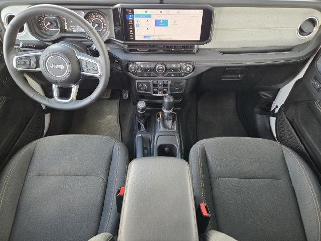 Used 2026 Jeep Wrangler Unlimited Sahara AWD/4WD image 34
