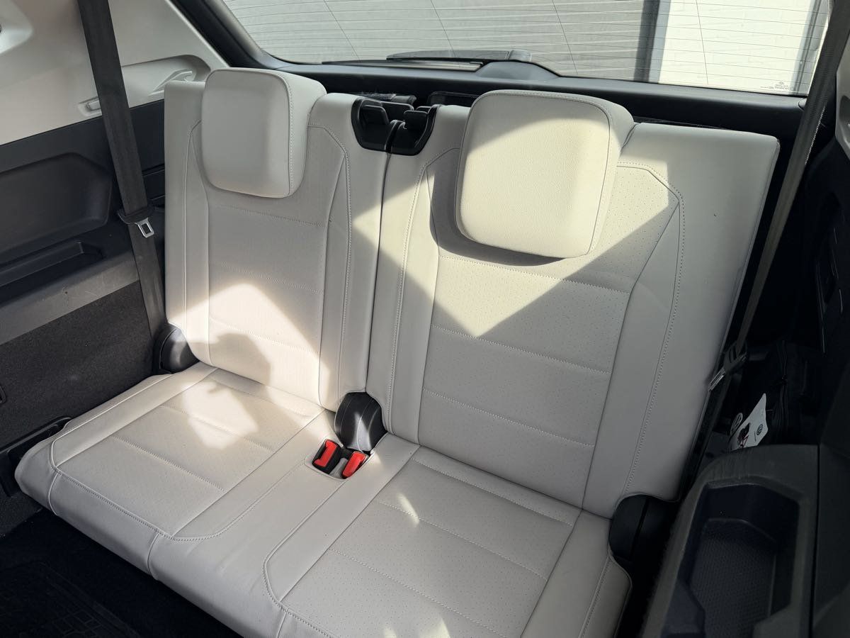 Used 2018 Volkswagen Tiguan S FWD image 14
