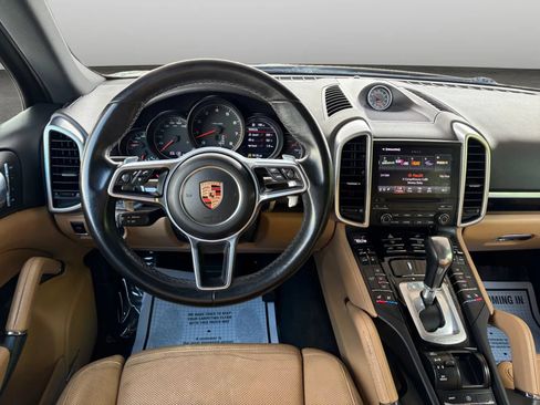 Used 2017 Porsche Cayenne w/ Premium Package AWD/4WD image 27