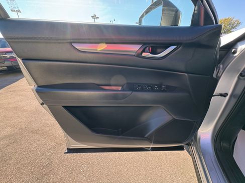 Used 2019 MAZDA CX-5 Touring FWD image 23