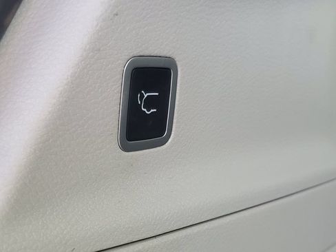 Used 2023 Chrysler Pacifica Touring-L FWD image 29