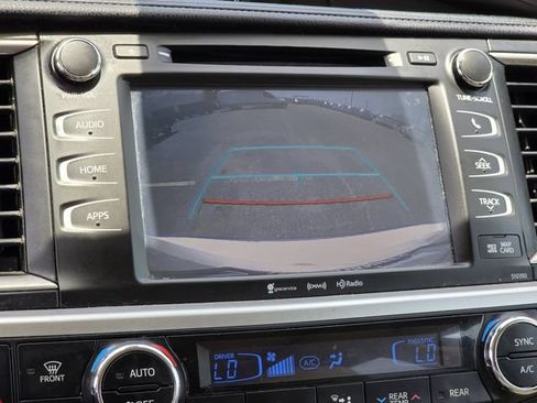 Used 2019 Toyota Highlander XLE FWD image 9