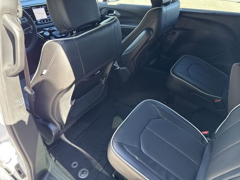 New 2026 Chrysler Pacifica Limited image 32