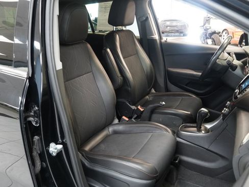 Used 2018 Chevrolet Trax LT w/ LT Convenience Package FWD image 22