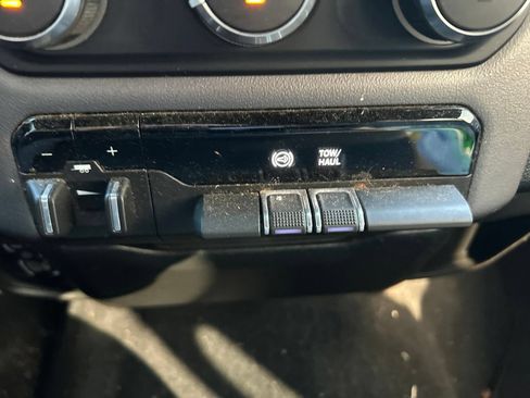 Used 2022 RAM 2500 Big Horn AWD/4WD image 30