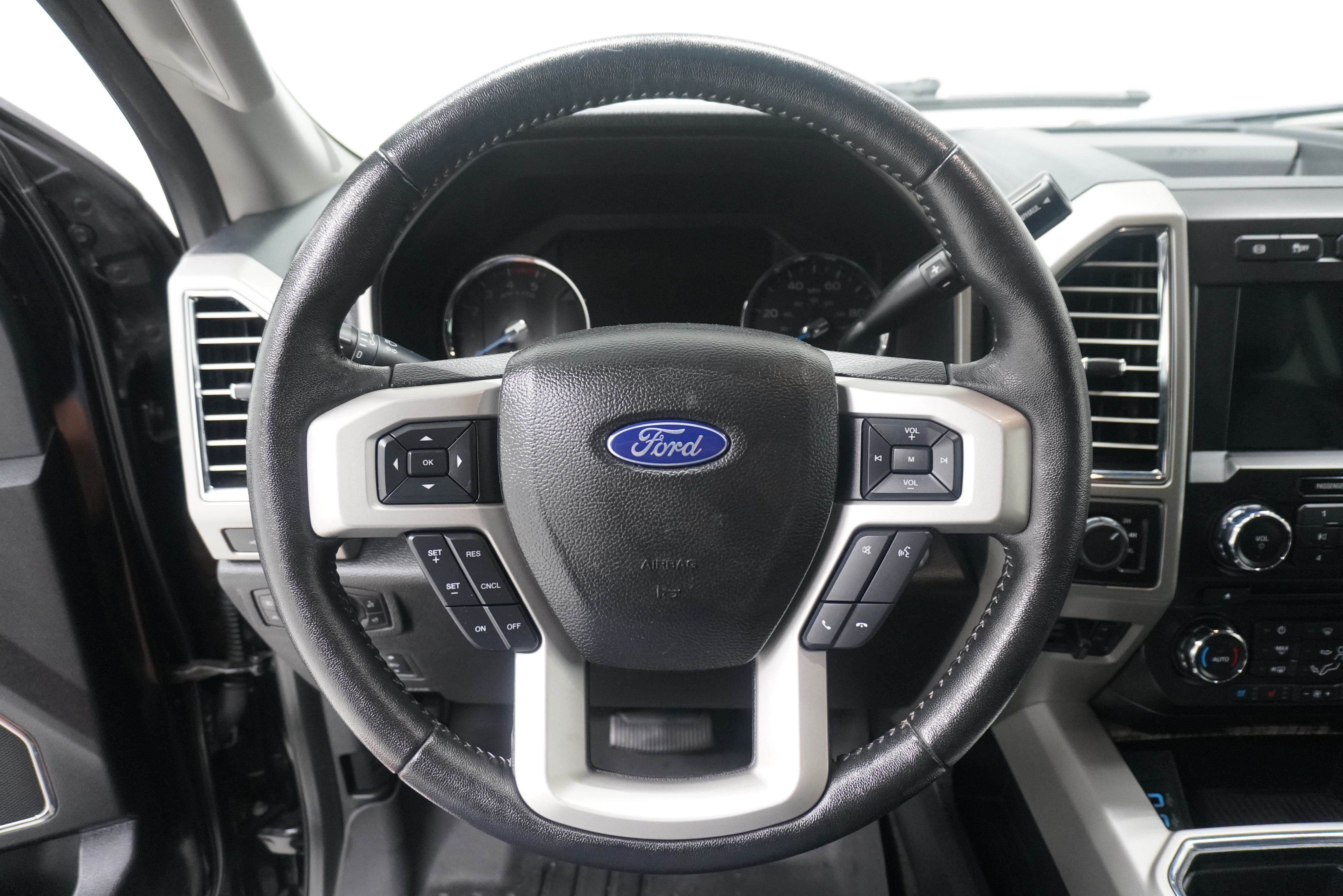 Used 2017 Ford F250 Lariat w/ Lariat Ultimate Package AWD/4WD image 18