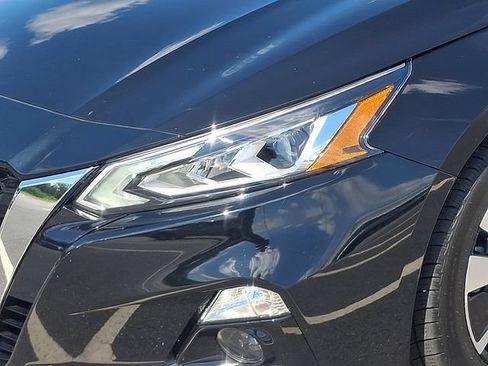 Used 2021 Nissan Altima 2.5 SL FWD image 9