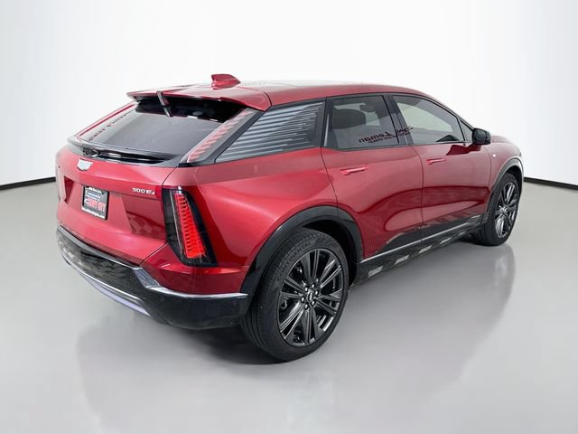 Used 2025 Cadillac Optiq Sport 2 w/ LPO, Floor Liner Package AWD/4WD image 7