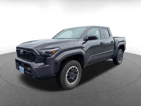 Used 2025 Toyota Tacoma TRD Off-Road AWD/4WD image 3