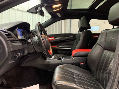 Used 2018 Chrysler 300 S image 4