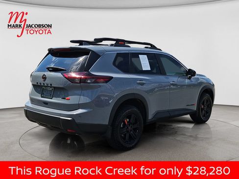 Used 2025 Nissan Rogue SV AWD/4WD image 10