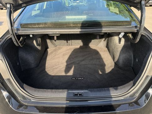 Used 2025 Nissan Altima 2.5 SV FWD image 31