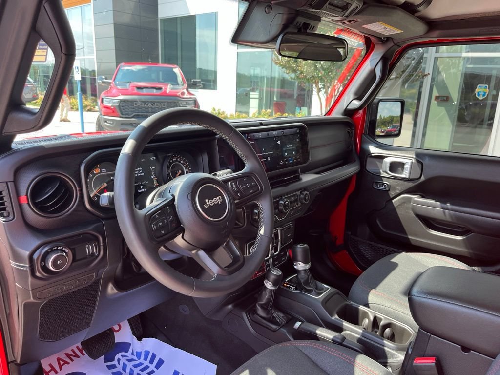 Used 2025 Jeep Wrangler Unlimited Rubicon AWD/4WD image 7
