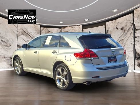 Used 2010 Toyota Venza FWD image 4