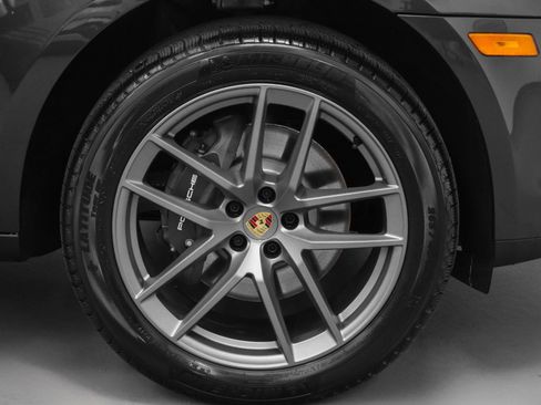 Certified 2025 Porsche Macan image 13