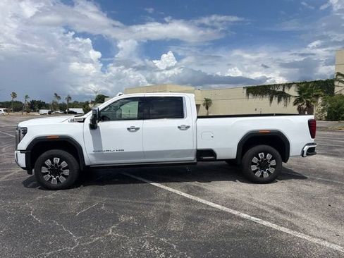 Used 2025 GMC Sierra 3500 Denali w/ Denali Reserve Package AWD/4WD image 4