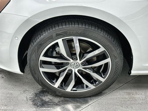 Used 2016 Volkswagen Golf SE image 10