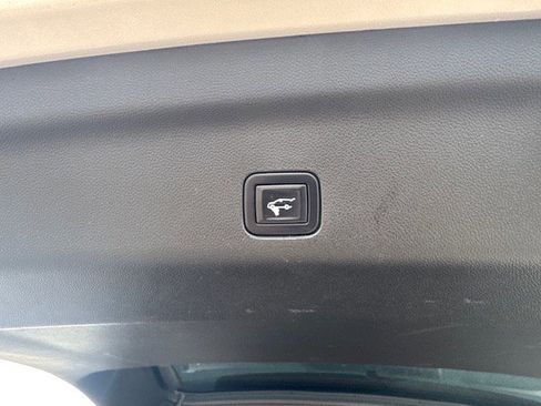 Used 2021 Chevrolet Suburban High Country image 38