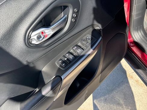 Used 2019 Jeep Cherokee Limited AWD/4WD image 11