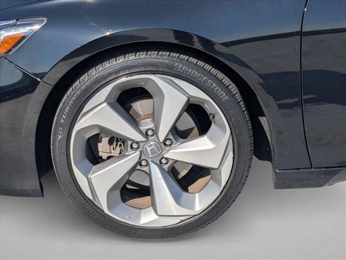 Used 2018 Honda Accord Touring image 19