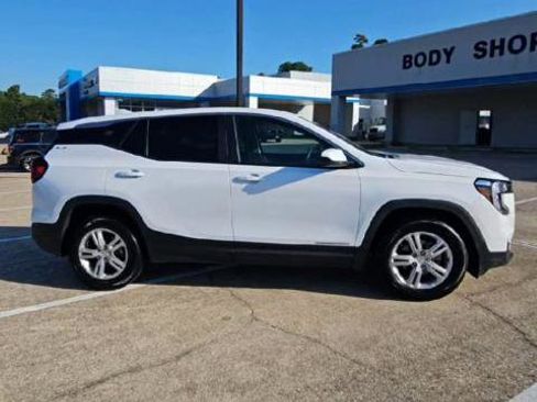 Certified 2024 GMC Terrain SLE image 9