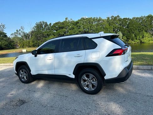 Used 2024 Toyota RAV4 LE AWD/4WD image 3