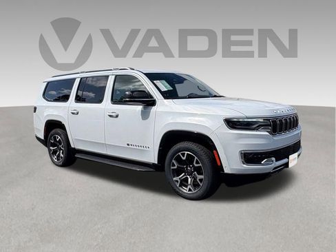 Certified 2024 Jeep Wagoneer L Series III w/ Flexible Seating Group AWD/4WD image 1