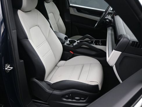 New 2025 Porsche Cayenne S AWD/4WD image 12