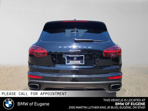 Used 2016 Porsche Cayenne AWD/4WD image 4