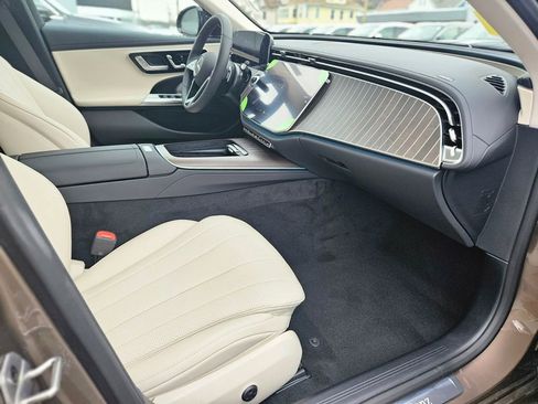 New 2026 Mercedes-Benz E 350 4MATIC Sedan image 9