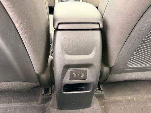 Certified 2025 Hyundai Venue SEL FWD image 30