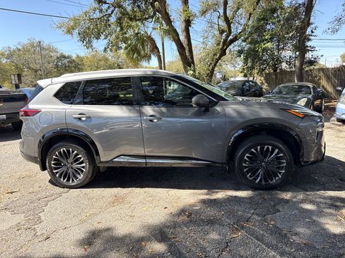 Used 2024 Nissan Rogue Platinum image 6