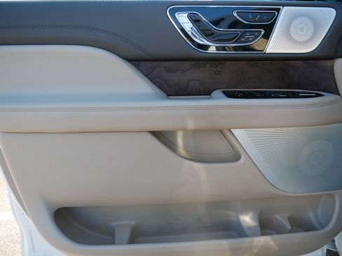 Used 2023 Lincoln Navigator Reserve image 15