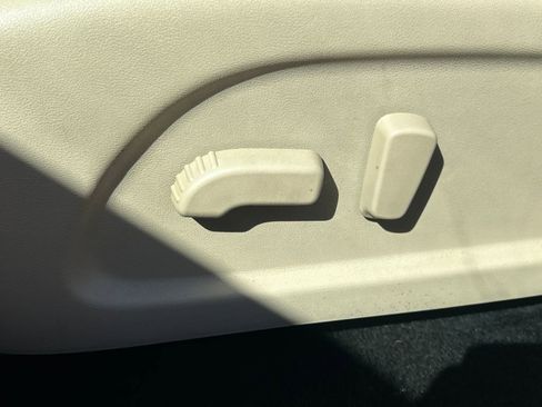 Used 2018 Nissan Pathfinder SV w/ SV All Weather Package image 9