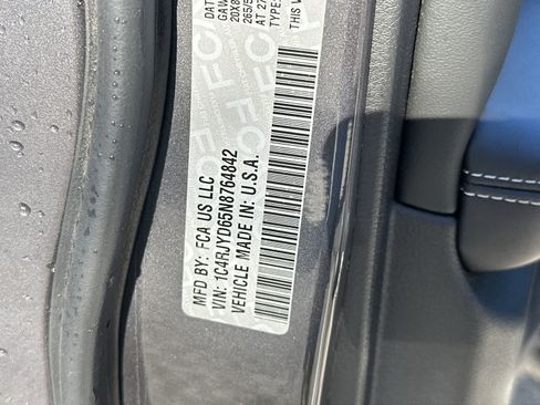 Used 2022 Jeep Grand Cherokee Overland AWD/4WD image 24