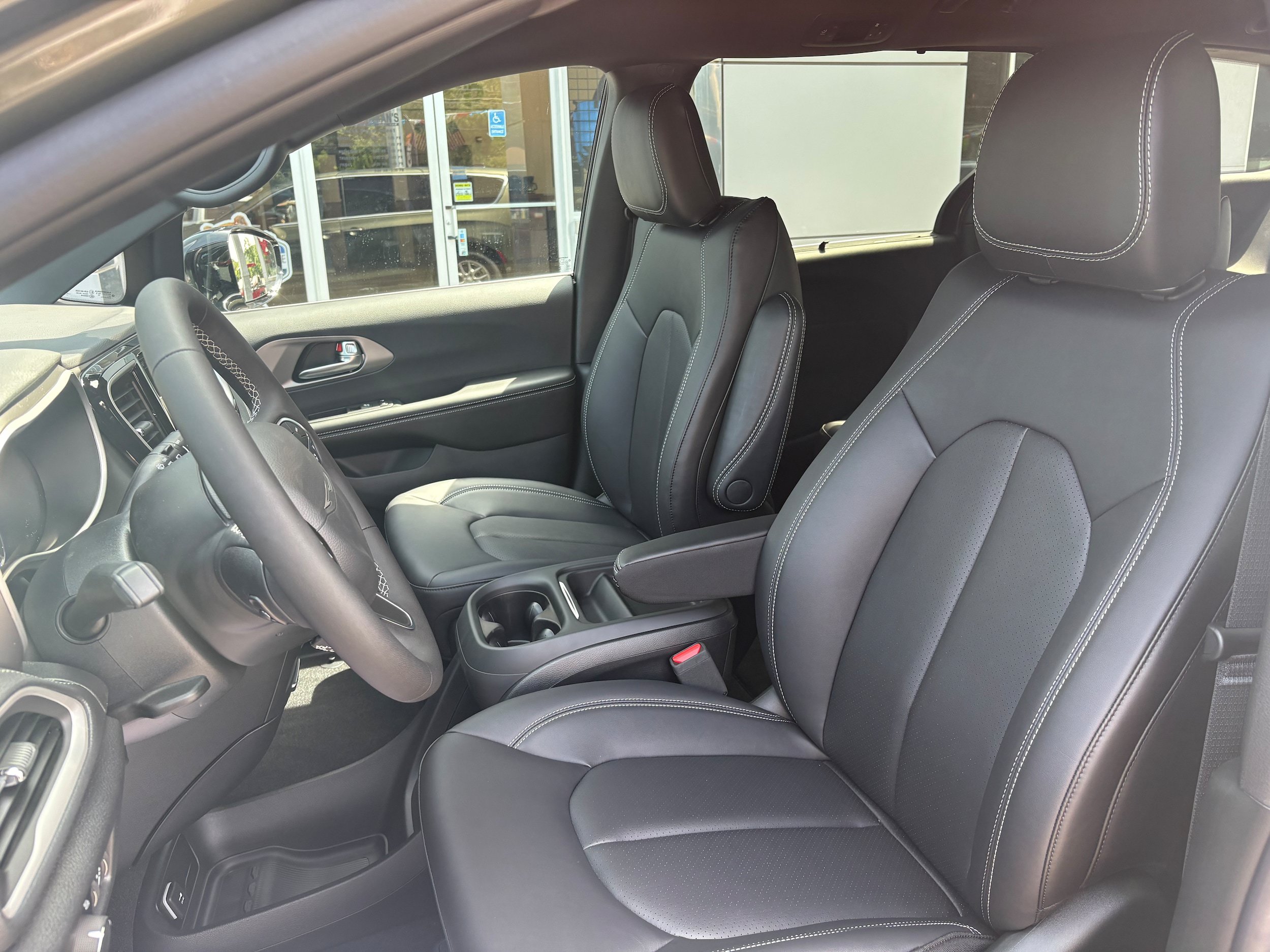 New 2027 Chrysler Pacifica Select FWD image 18