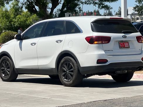Used 2019 Kia Sorento AWD V6 image 7