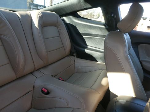 Used 2015 Ford Mustang Coupe image 24