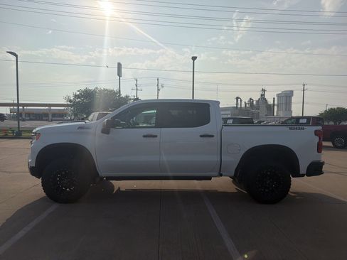Used 2024 Chevrolet Silverado 1500 LT Trail Boss AWD/4WD image 8