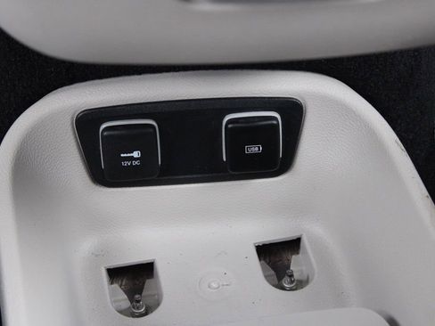 Used 2018 Chrysler Pacifica Touring-L Plus image 48