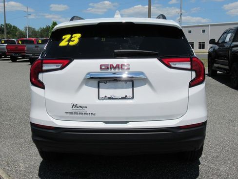 Used 2023 GMC Terrain SLE w/ Driver Convenience Package image 6