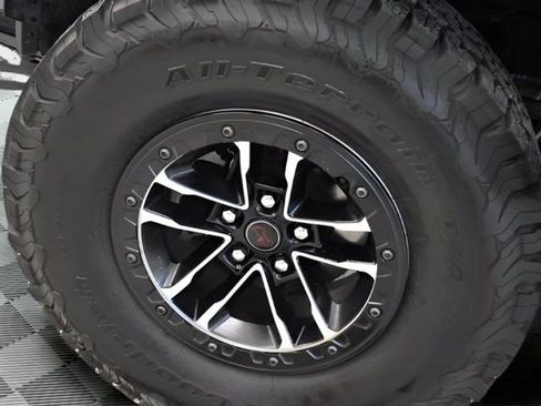 Used 2025 Jeep Wrangler Unlimited Rubicon image 28