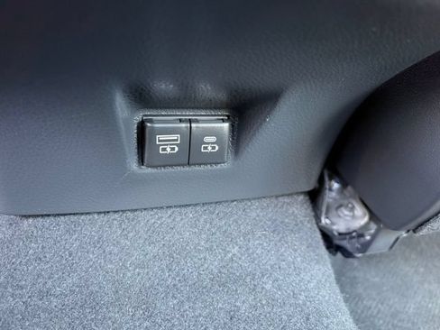 Used 2025 Toyota Camry SE FWD image 9