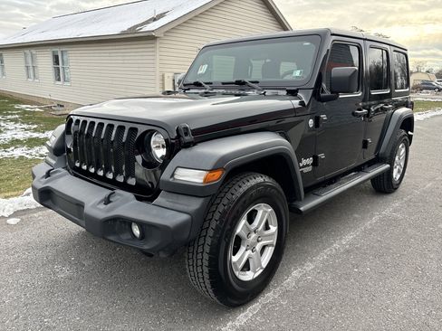 Used 2018 Jeep Wrangler Unlimited Sport S image 8