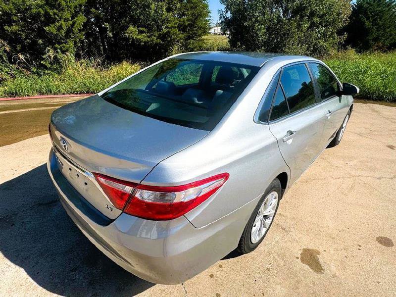 Used 2015 Toyota Camry LE FWD image 6